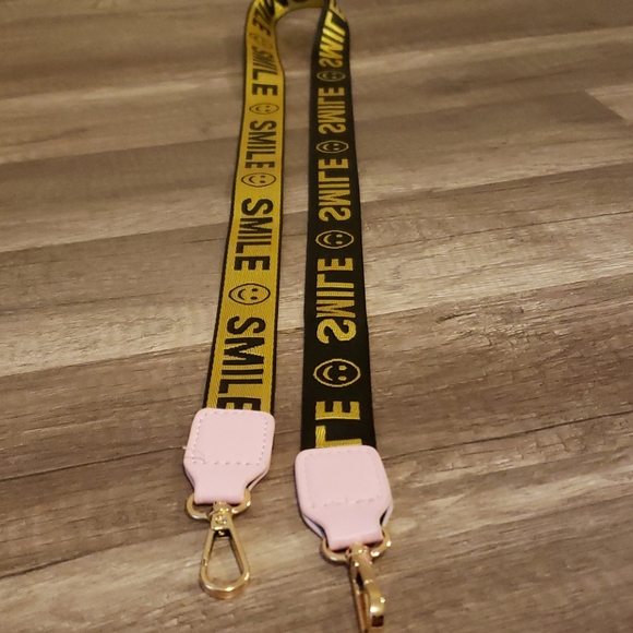 🍩  cross-body bags in stock! - Picture 7 of 8